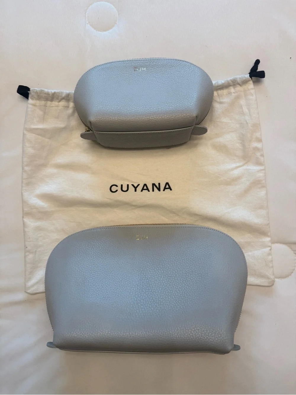 Cuyana Light Gray Pebbled Leather Cosmetic Pouch Set